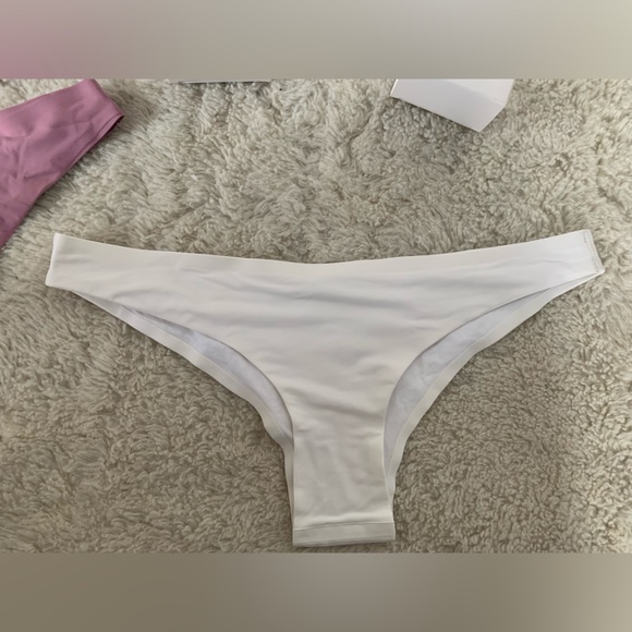 MAI Essentials Classic Bottom Bundle - Picture 7 of 11